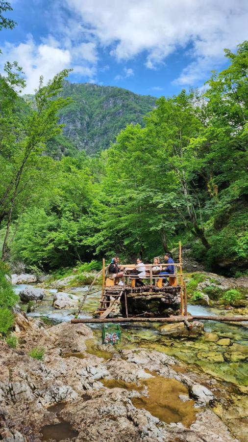 فندق Bujtina Carku ثيث المظهر الخارجي الصورة